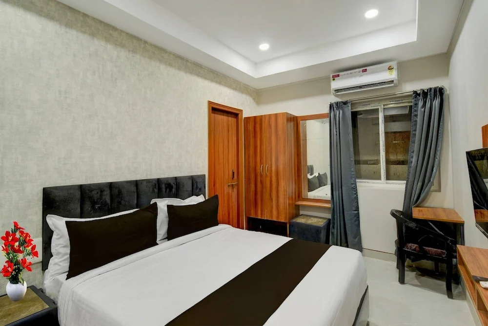 Super Deluxe Roommiyapur Metro Station