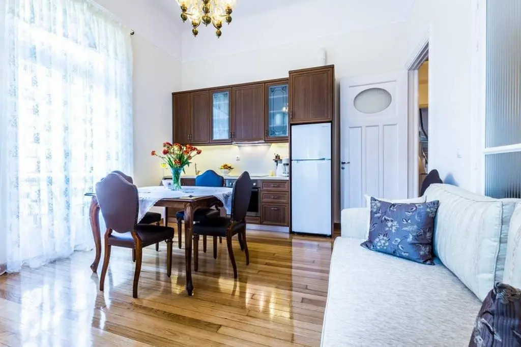 Neoclassical flat with 2 bedrooms in Piraeus
