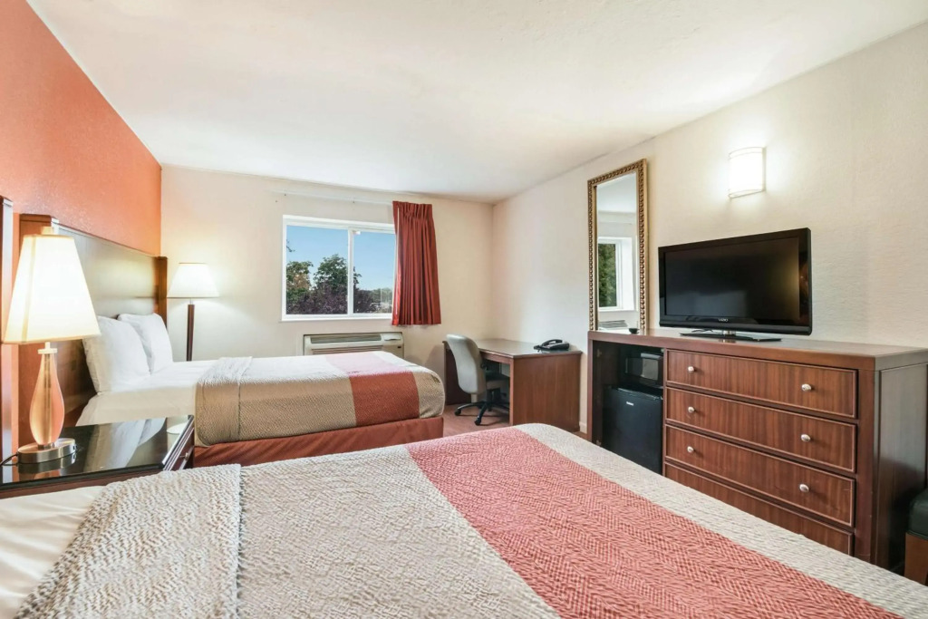 Motel 6-Tinton Falls, NJ