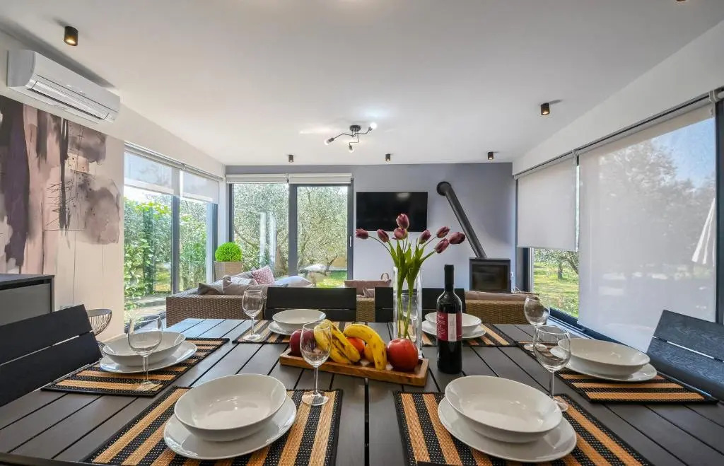 Cozy, Spacious and Fenced Holiday Home Near the Sea