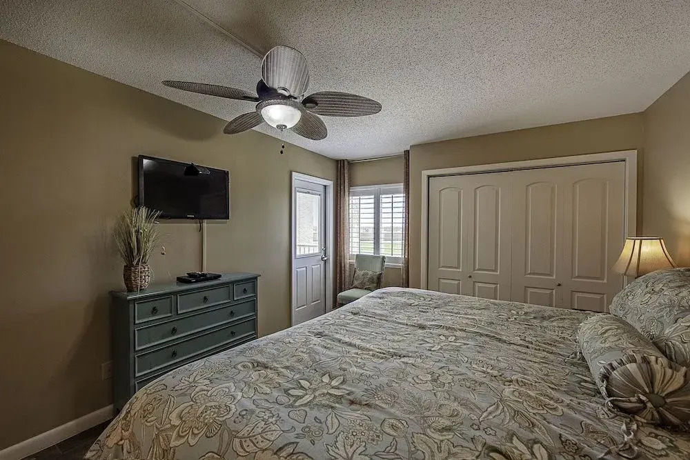 Gulf Shore Condo #119 - 2 Br condo by RedAwning