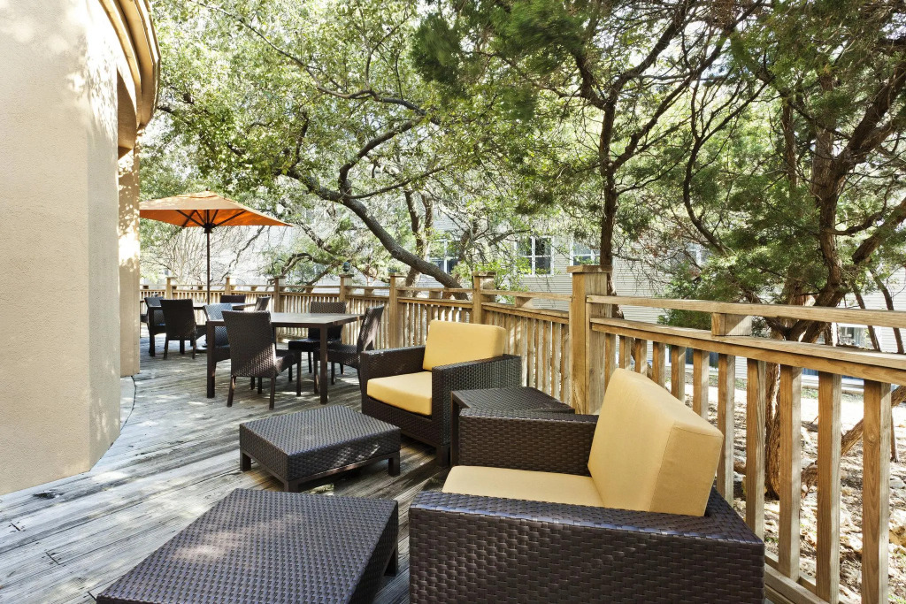 Courtyard by Marriott Austin The Domain Area