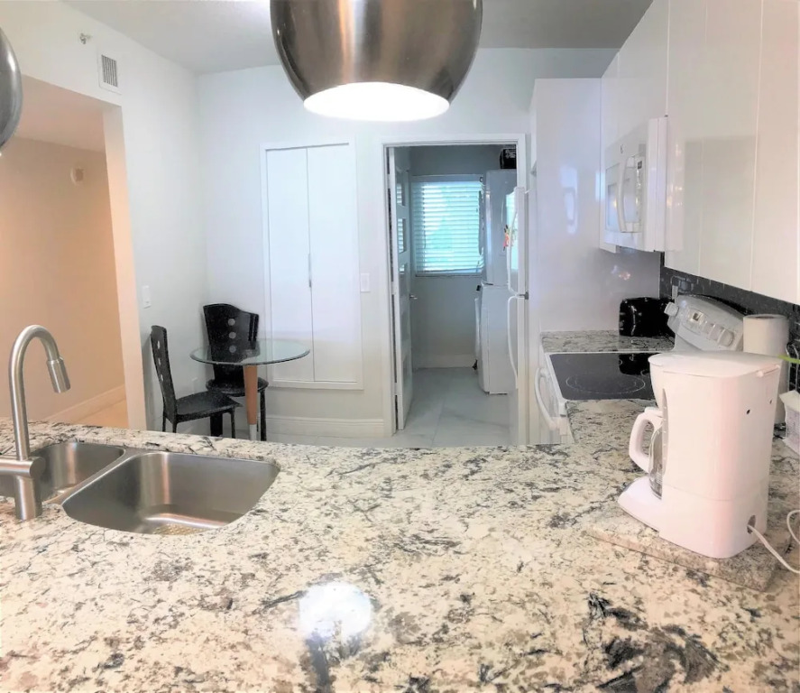 Le Marina Bay 403- Condo 5 People. Sunny Isles