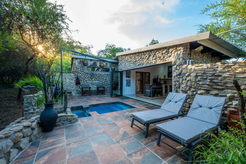 Foxy Crocodile Bush Lodge & Kruger Safaris