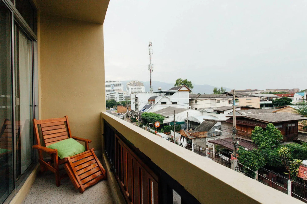 Retro At Phra Sing Guest House