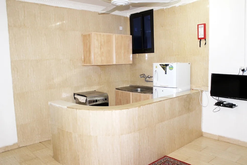 Al Eairy Furnished Apartments Qassim 4