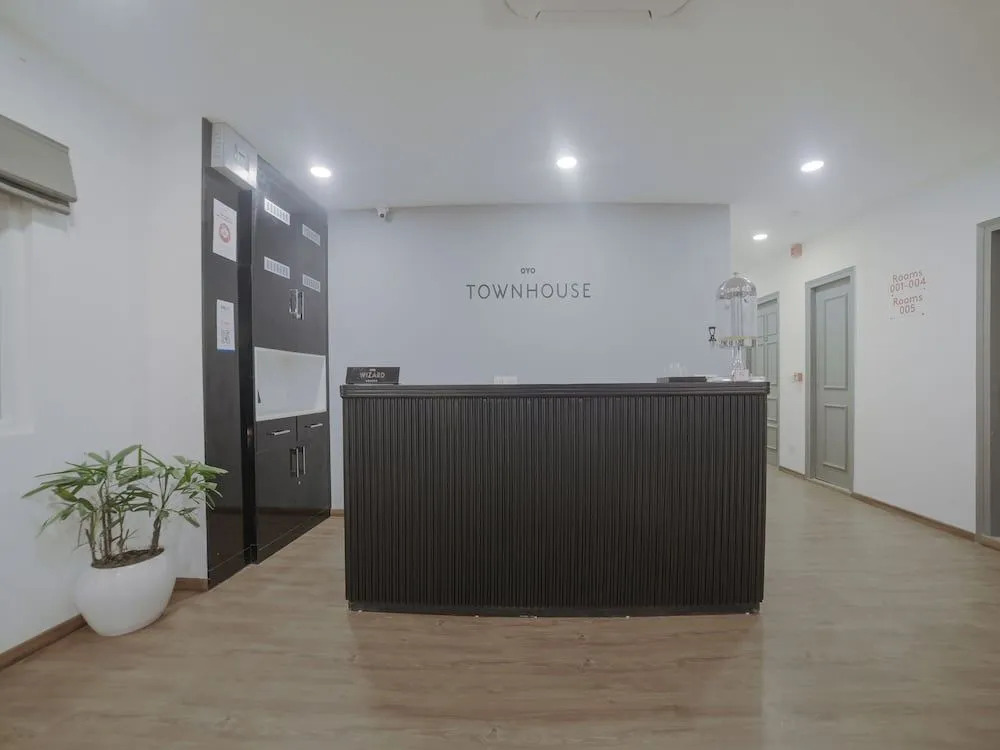 Oyo Townhouse 082 Chander Nagar Janakpuri