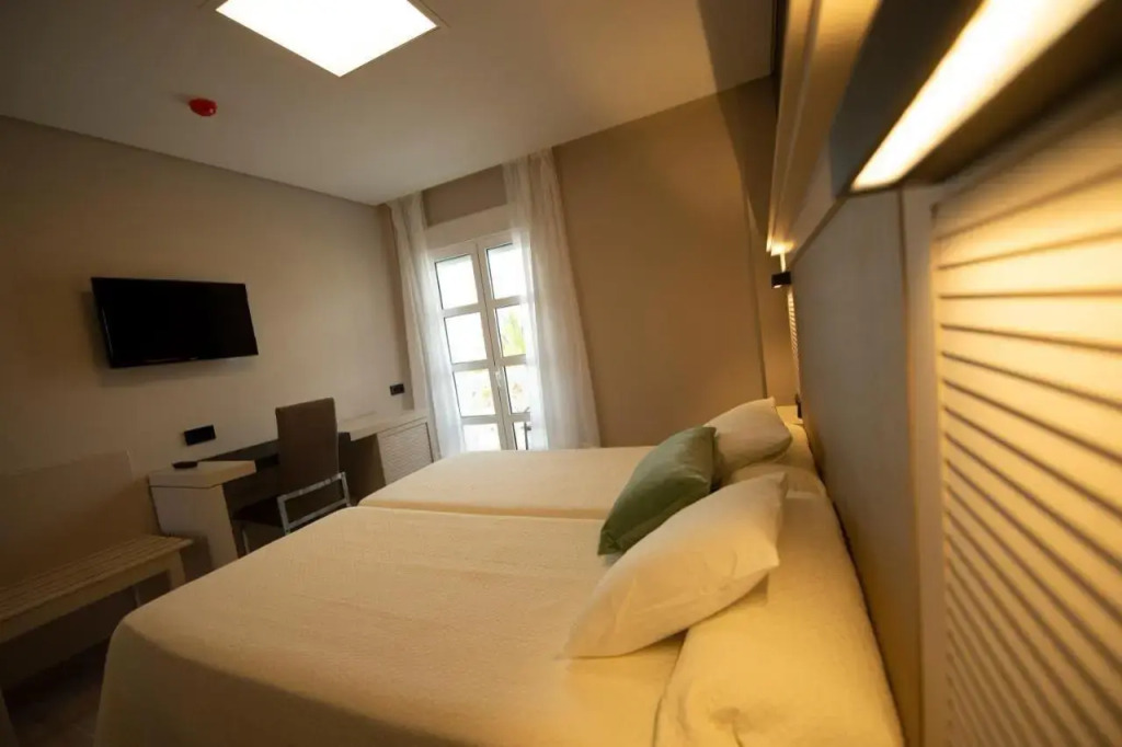 Hotel y Apartamentos Diufain