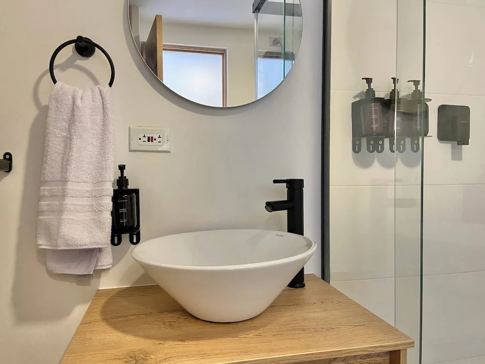 Oliving in Laureles by Wynwood House