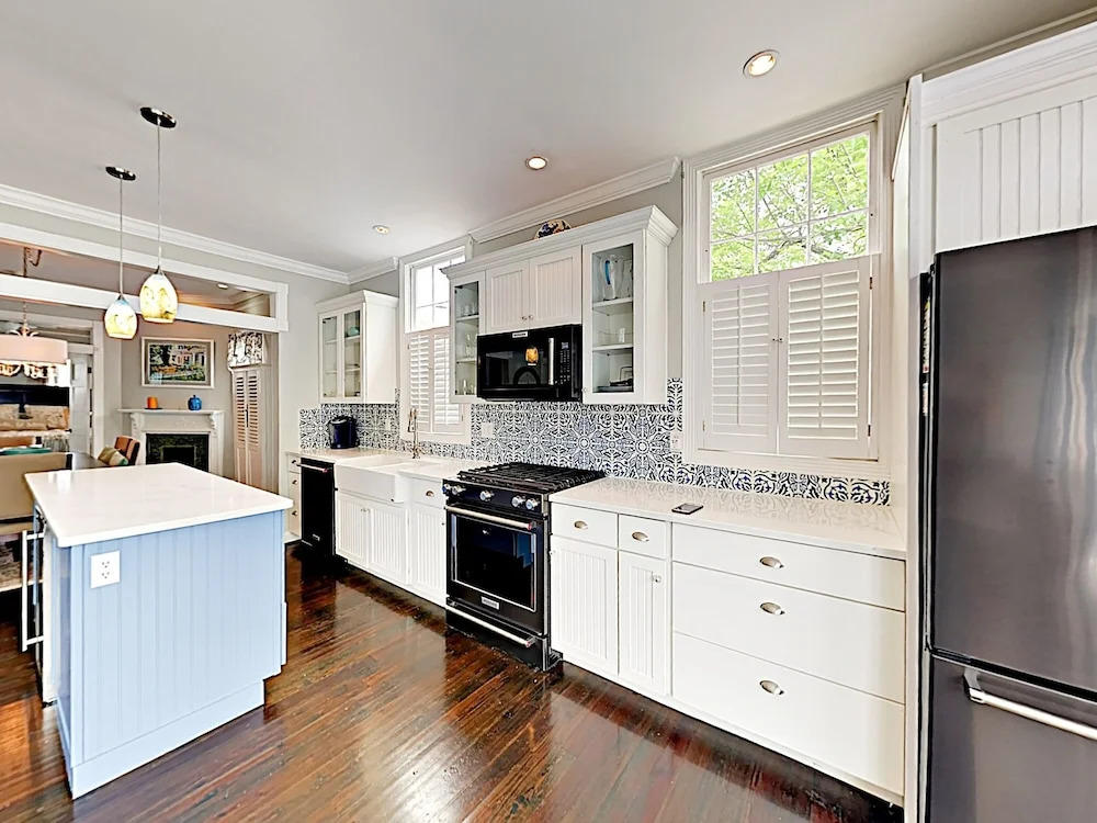 Classic Charmer W/ Luxe Interior - Amazing Locale! 2 Bedroom Home