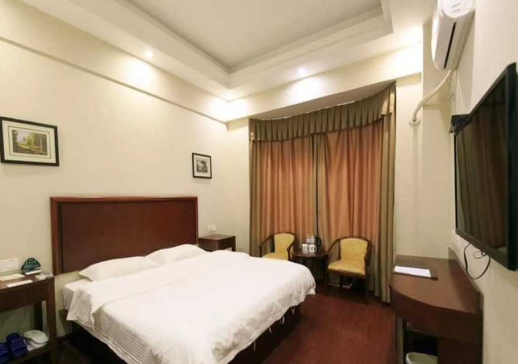 GreenTree Inn Guangxi Liuzhou Railway Station Hongguang Road Express Hotel