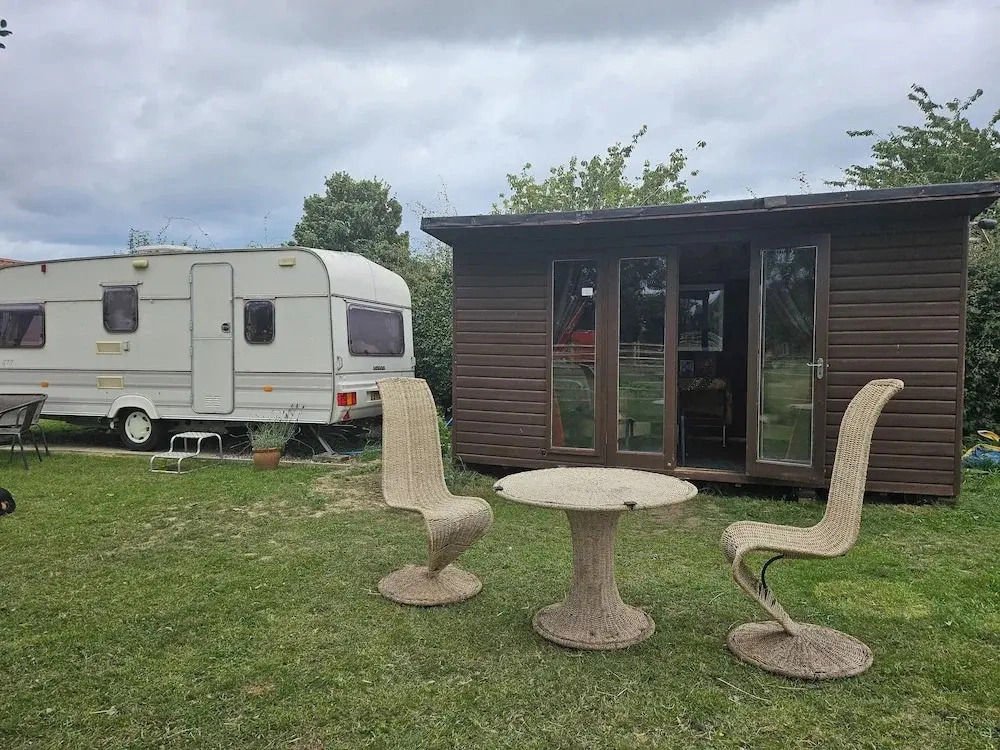 Unplugged Caravan Retreat Near the Sea