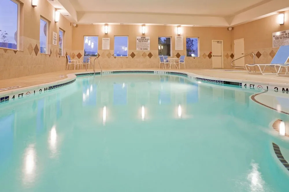 Holiday Inn Express & Suites Dallas W - I-30 Cockrell Hill
