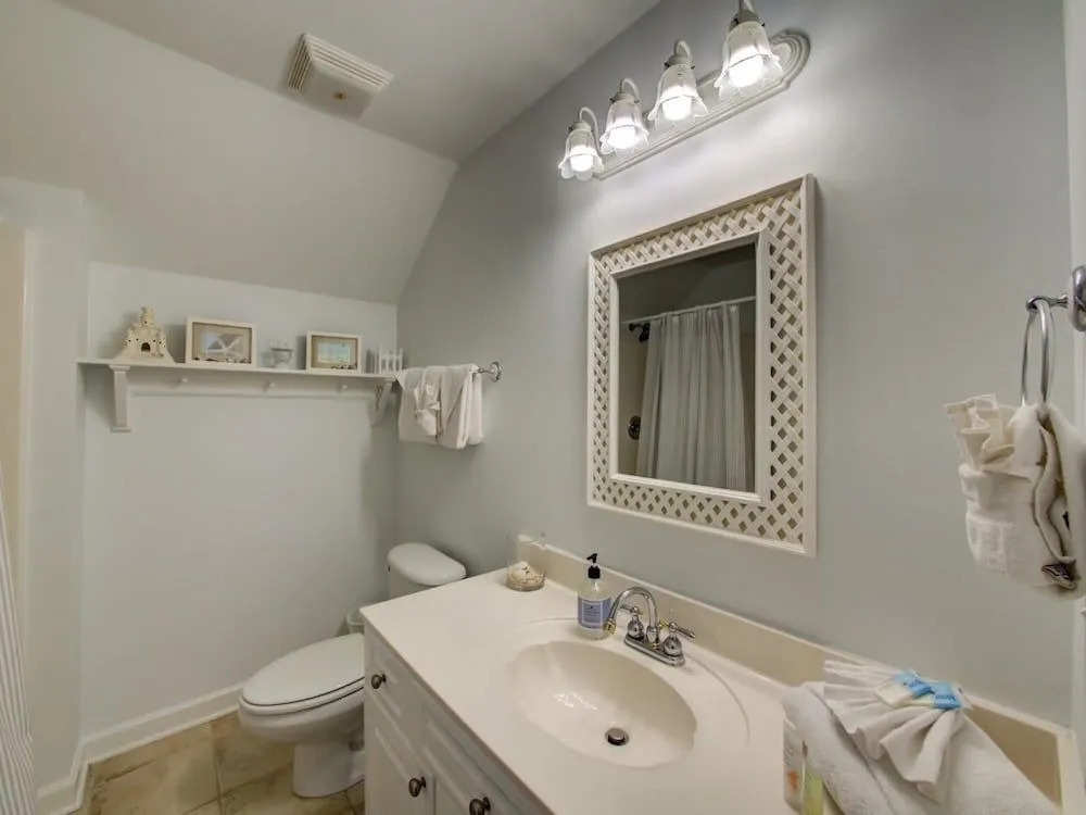 Spacious Family-Friendly House Near the Beach