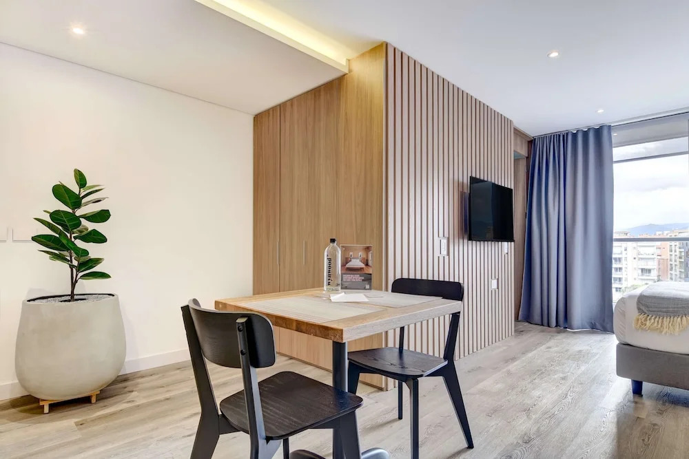 w Dazzling Loft w Balcony in Santa B Rbara
