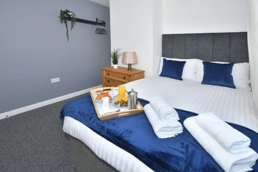Orion House - sleeps 6, driveway, garden