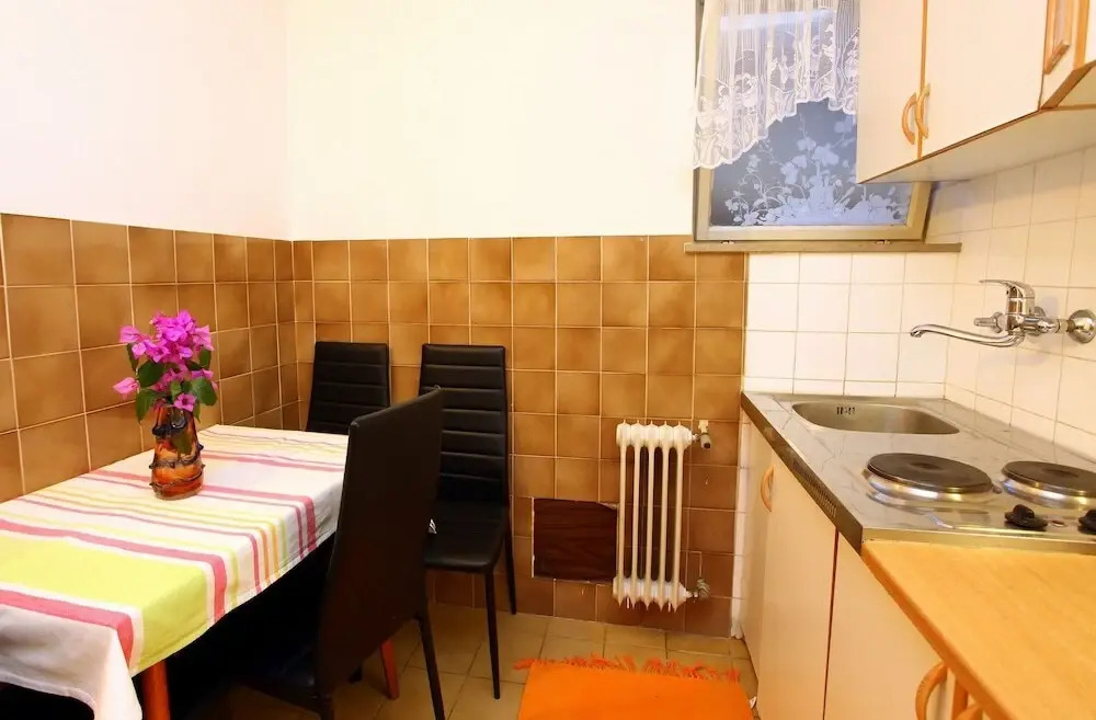 Champagne Apartments