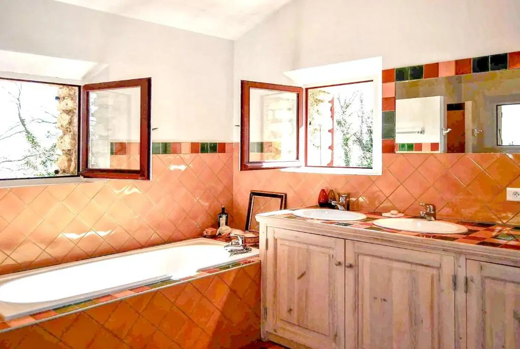 Villa élégante avec piscine privée à Ansouis, vues montagne