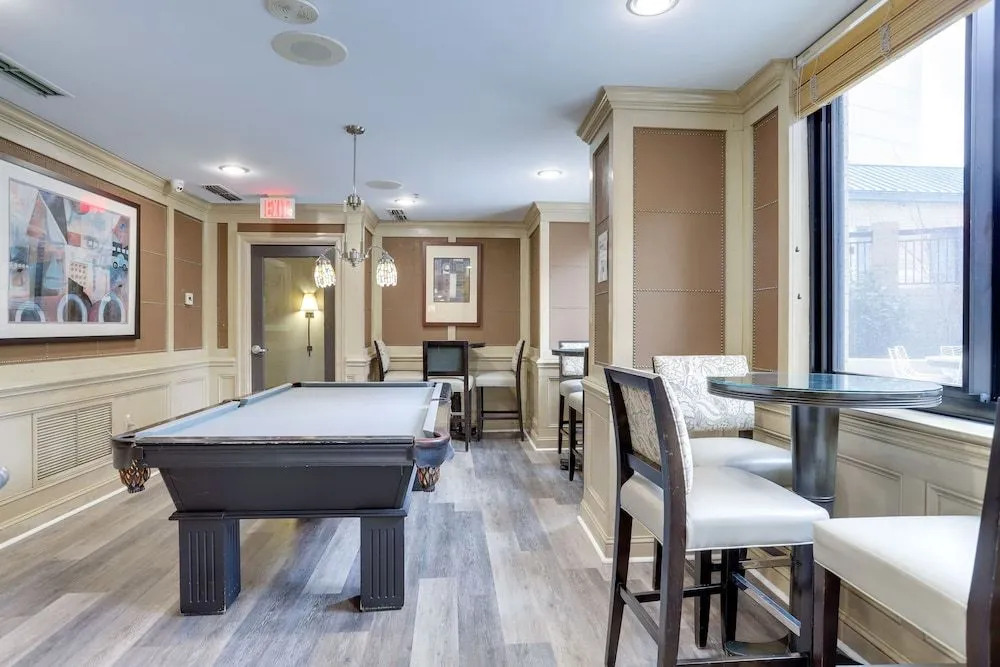 Gorgeous 2 Condo Ballston place w-GYM
