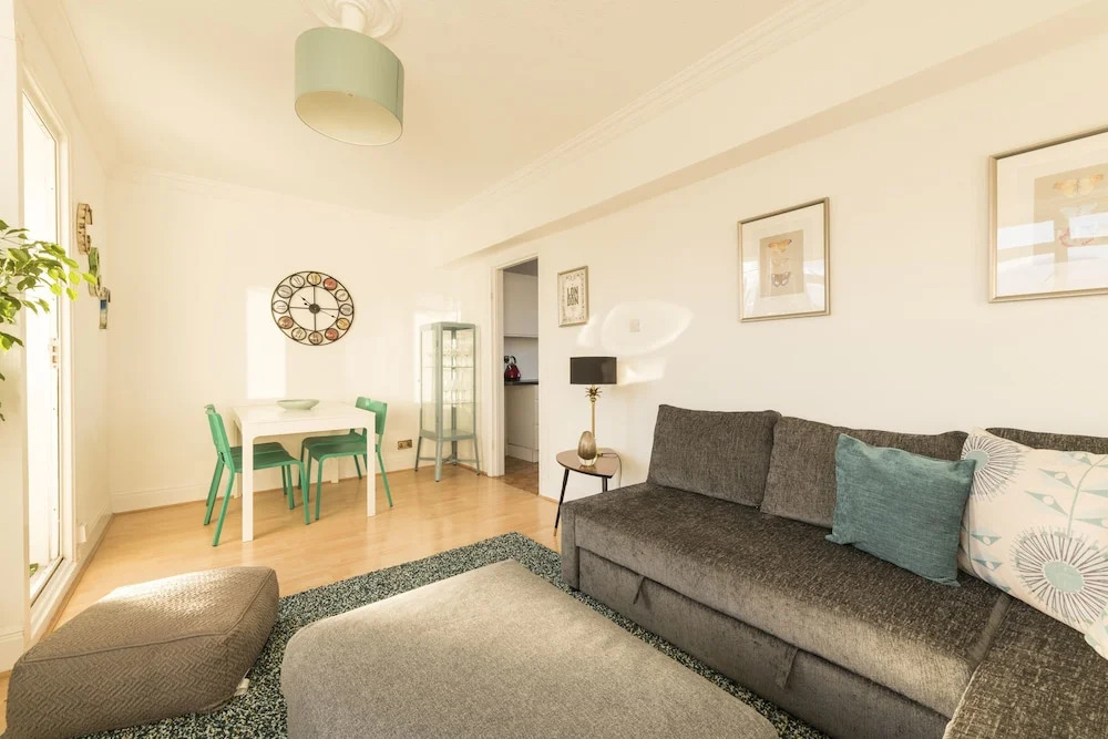 Bright 3 Bedrooms in Central London/lupus Street