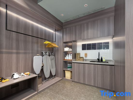 Ordos Dongsheng District National Fitness Center Atour Hotel