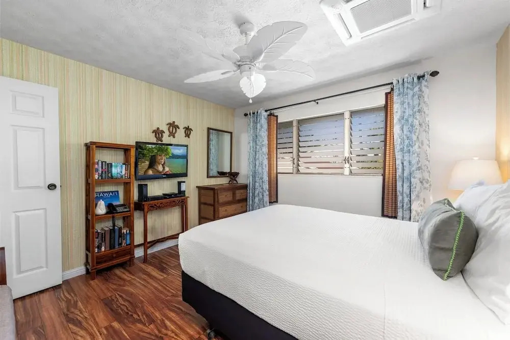 Steps From Lanai to Beach - AC & Wifi - Affordable- Vrkcv