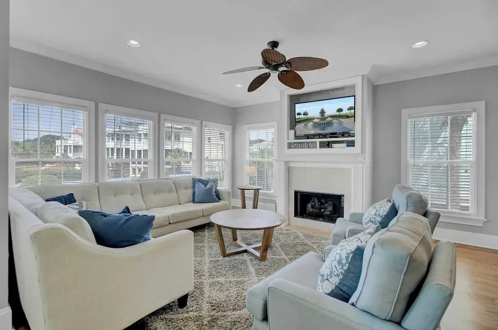 6 10th Avenue by Avantstay Steps to the Beach Pool 2691 Sqft