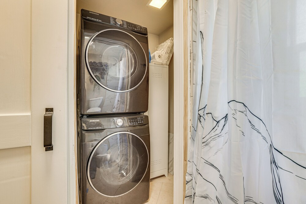 4 Mi to Dtwn Phx: Midtown Condo w/ Patio!