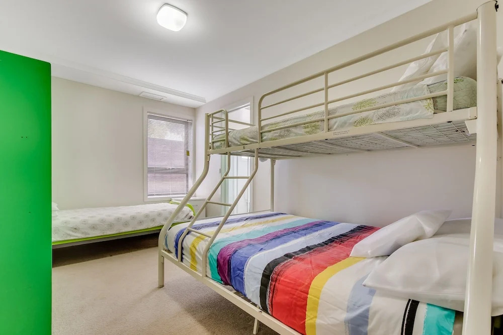 The Point - Spacious Waterfront Escape