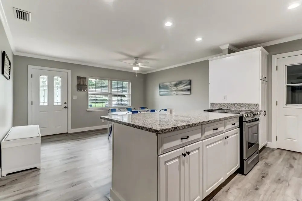 Private Pool Oasis, Walking Distance to the Beach