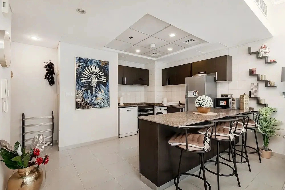 Handsome 1BR in Bay Central Tower