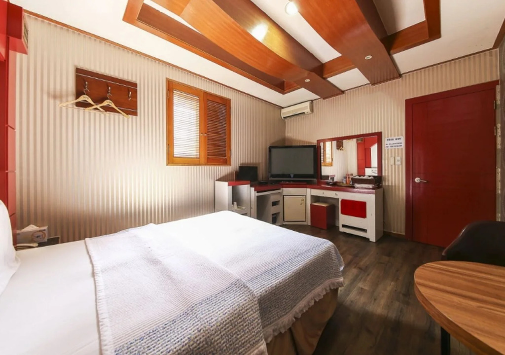 W Motel
