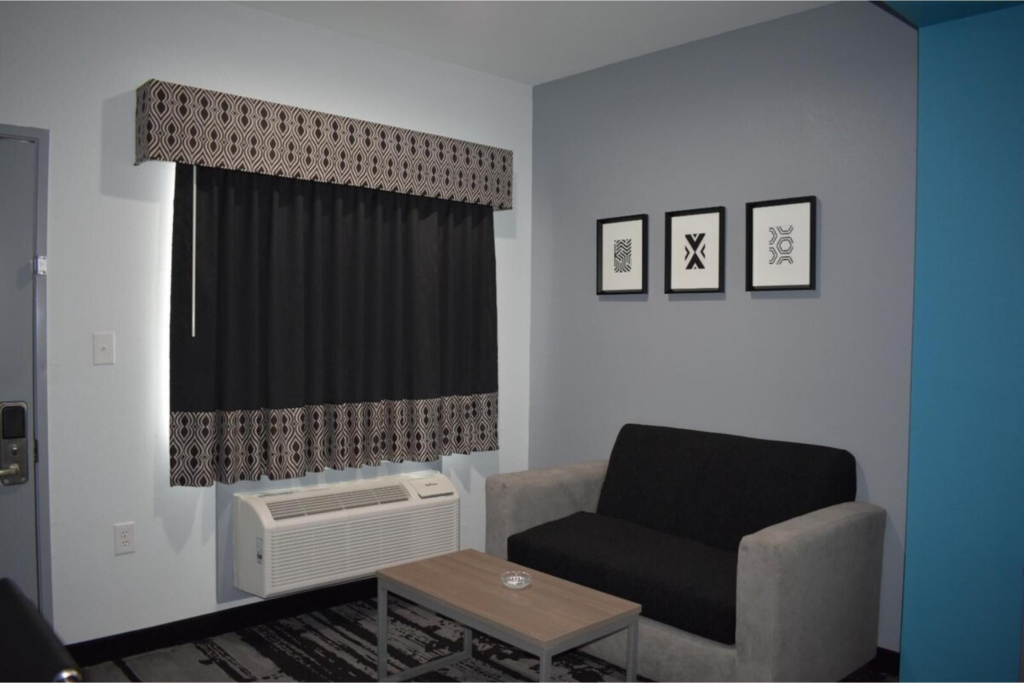 Hotel Royale IAH Airport North Houston I-45