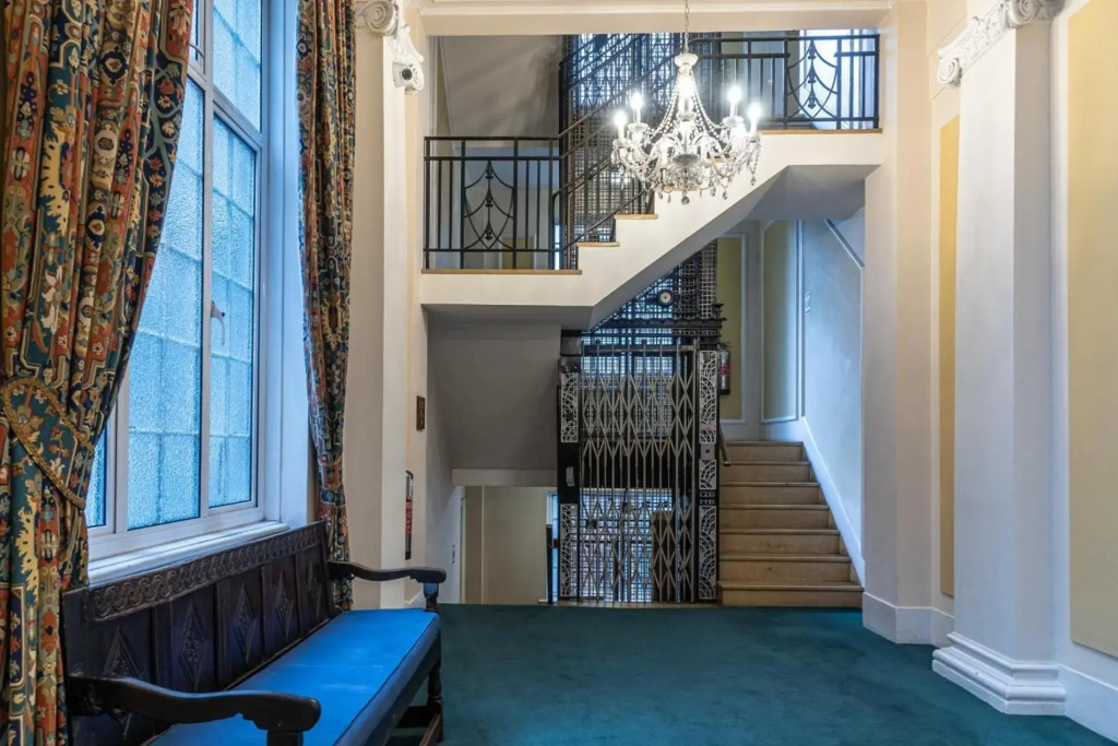 Stylish Art Deco 1 bedroom in West London