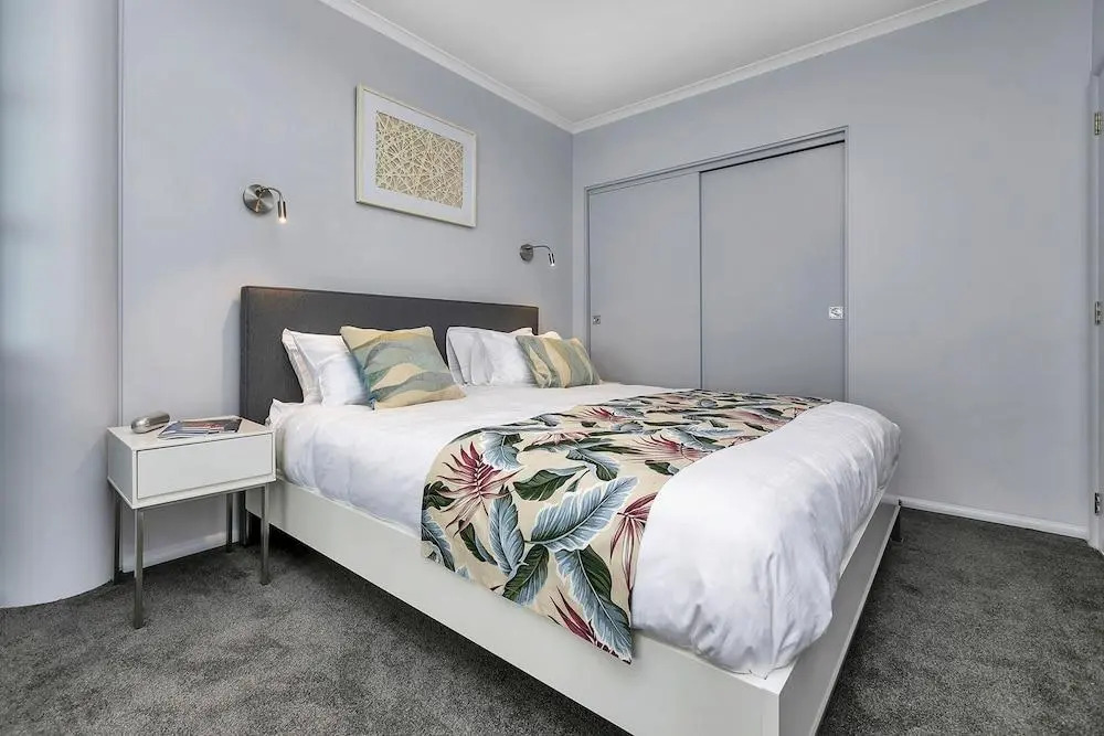 Deluxe Waterfront & City Apartment