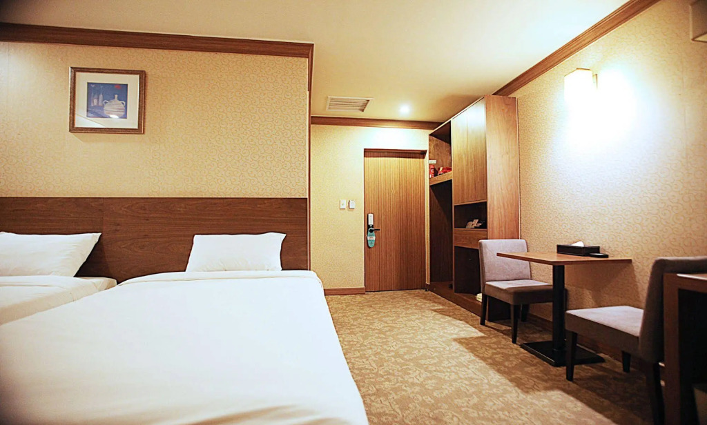 Dawn Beach Hotel