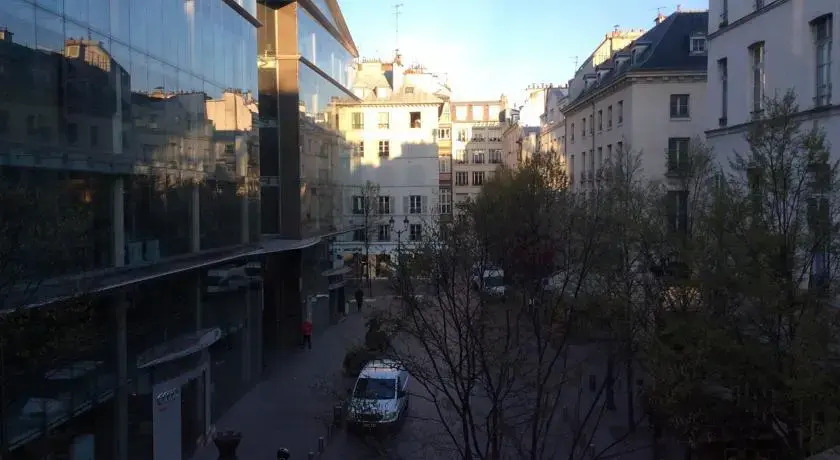 Flat on St.Honoré Square