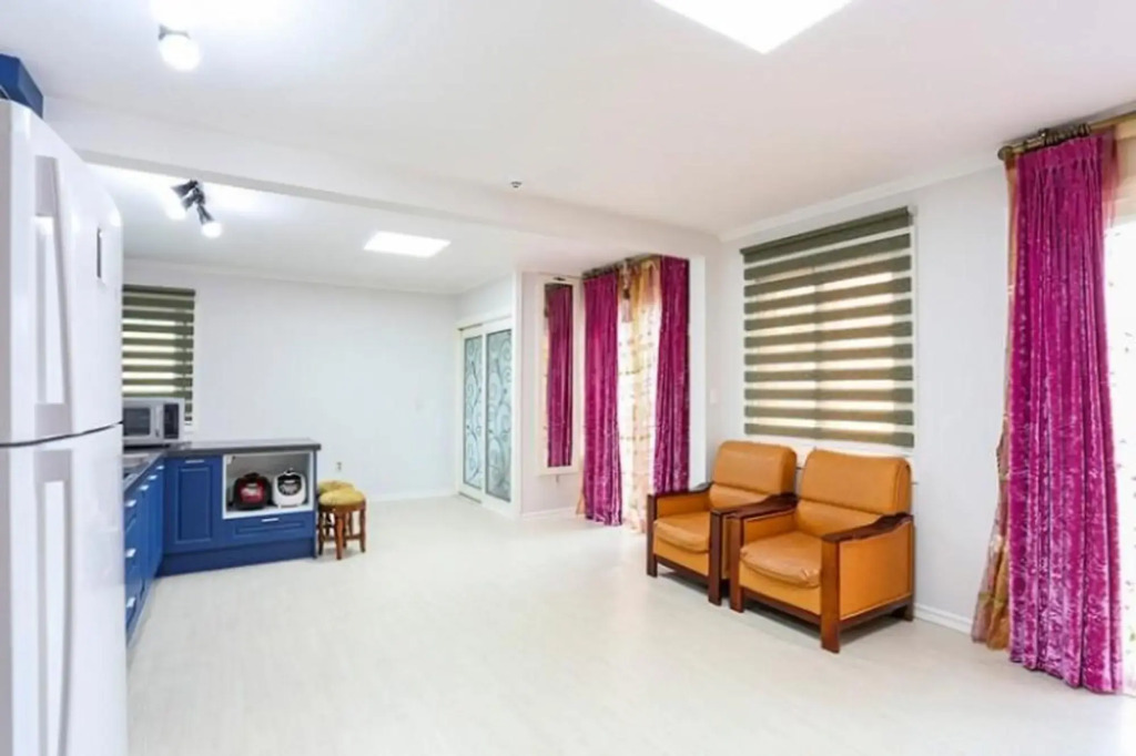 Seokmodo Beach White House Pension