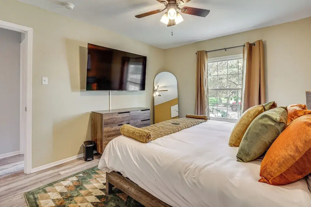 Mini Golf, Arcade & Fire Pit! San Antonio Home