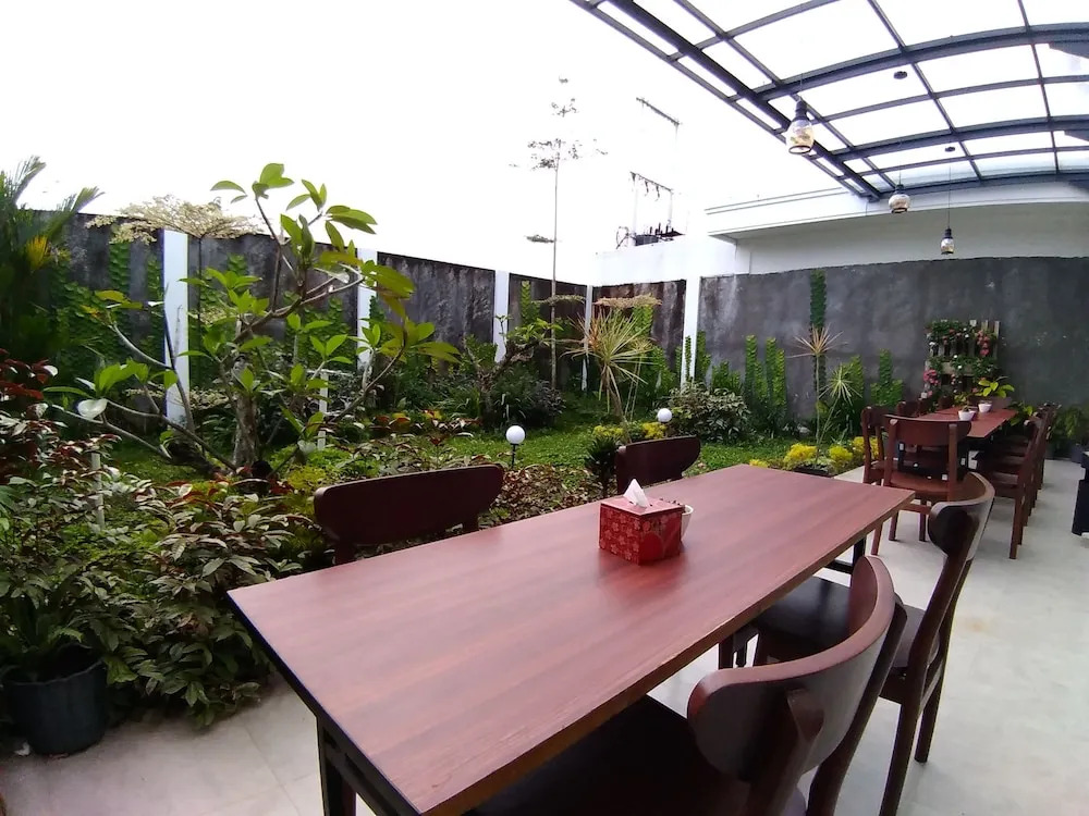 Emerald Hotel