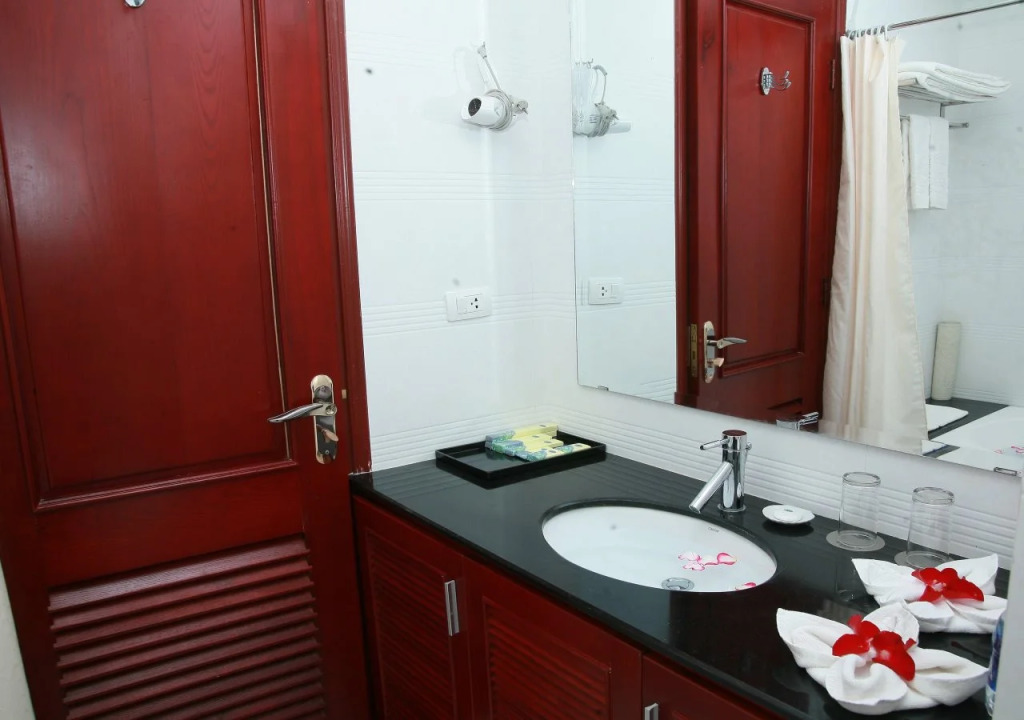 Hòa Nam Hotel