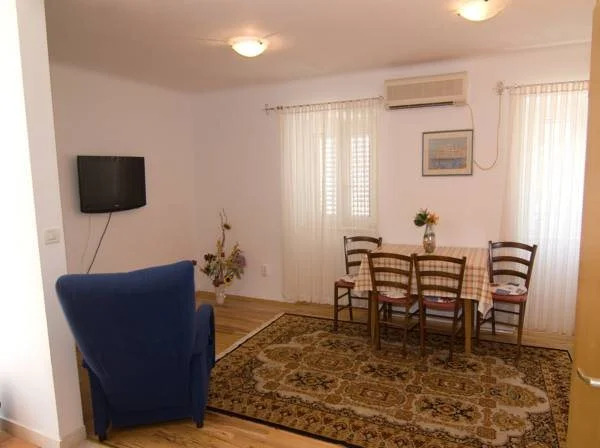 Villa Mirna