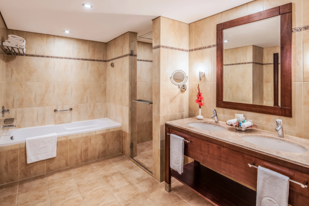Отель Khalidiya Palace Rayhaan by Rotana