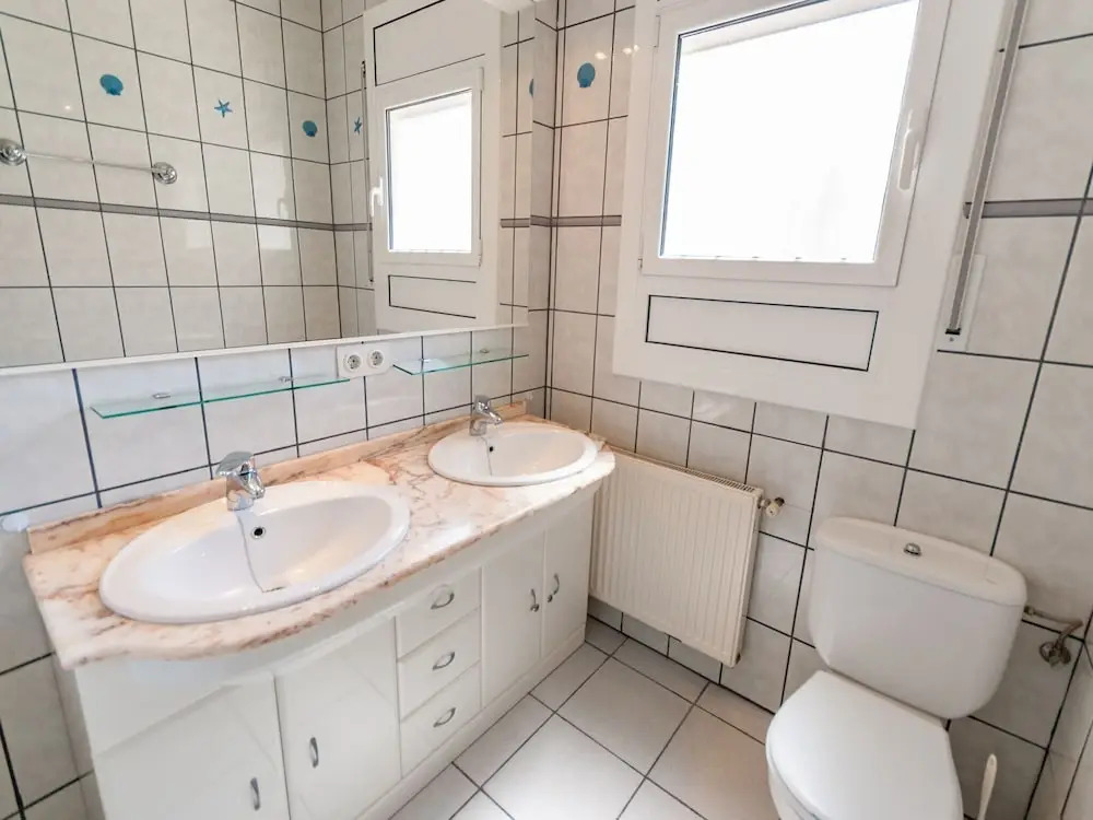 Beautiful Holiday Home for 4 With Private Swimming Pool
