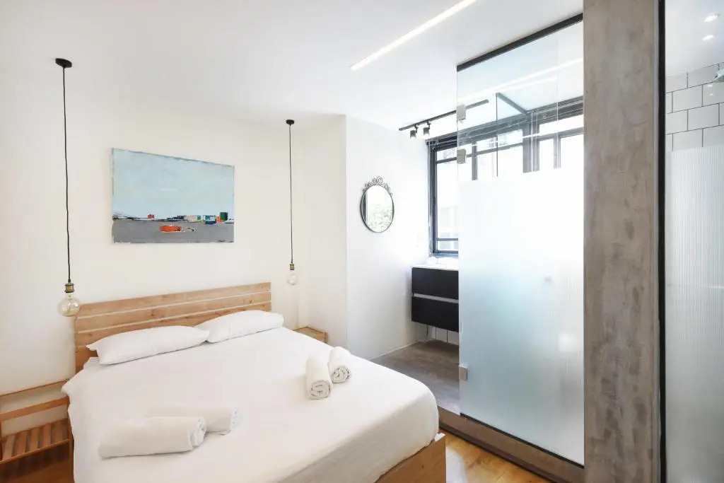 Industrial Chic 2BR in Dizengoff 35 by HolyGuest