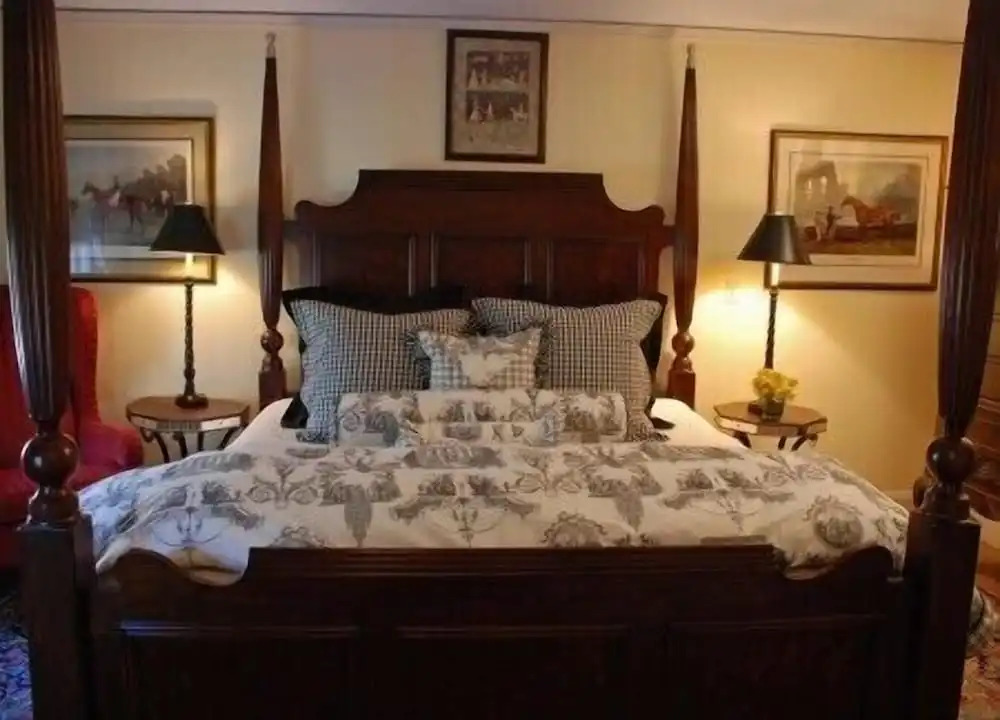 Bee and Thistle Inn
