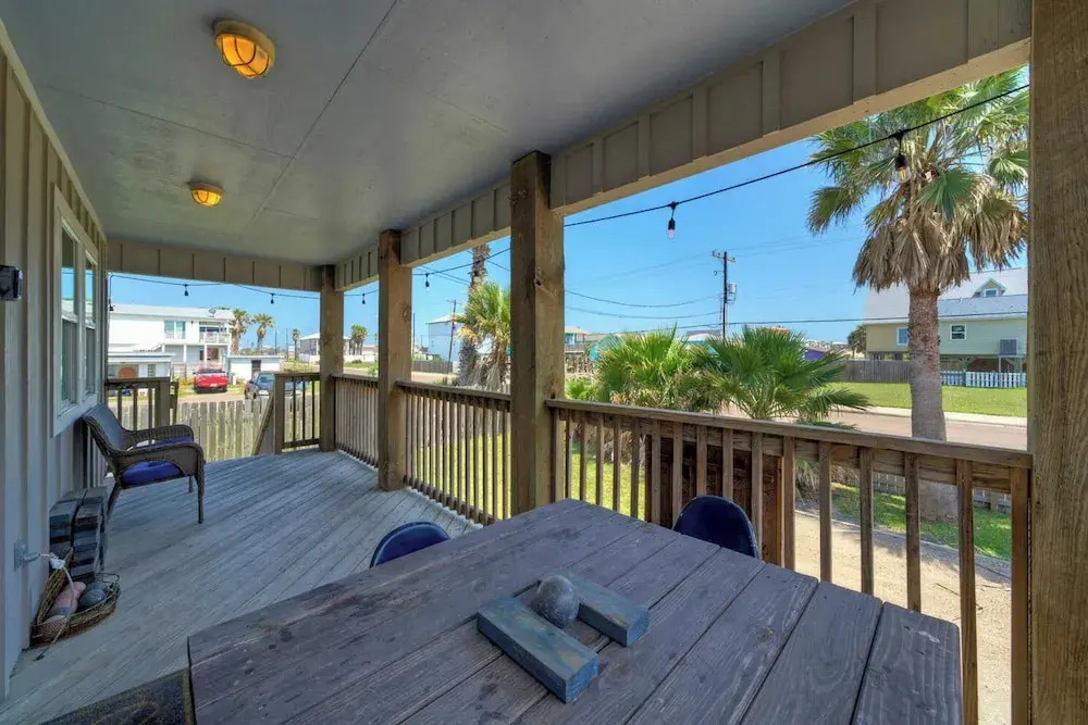 Dual Port A Cottages 2 Complete Homes Walk to the Beach + Patio Fully-equipped Kitchens