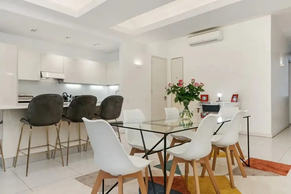 Spacious, Heritage 1 Bedroom Apartment in Cape Town