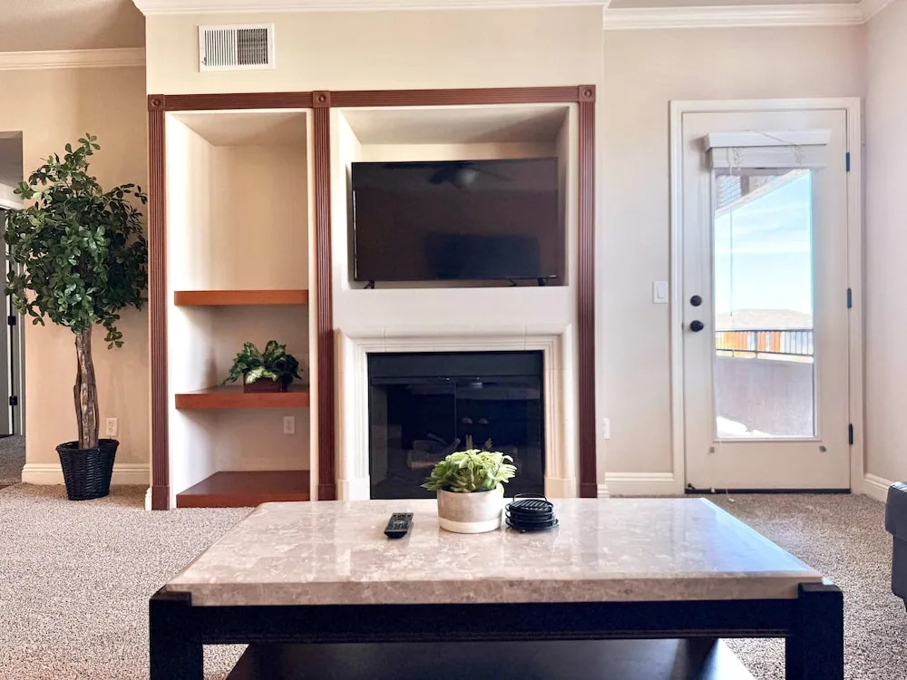 New Luxurious 1BR Apartment Heated Pool Spa Sauna