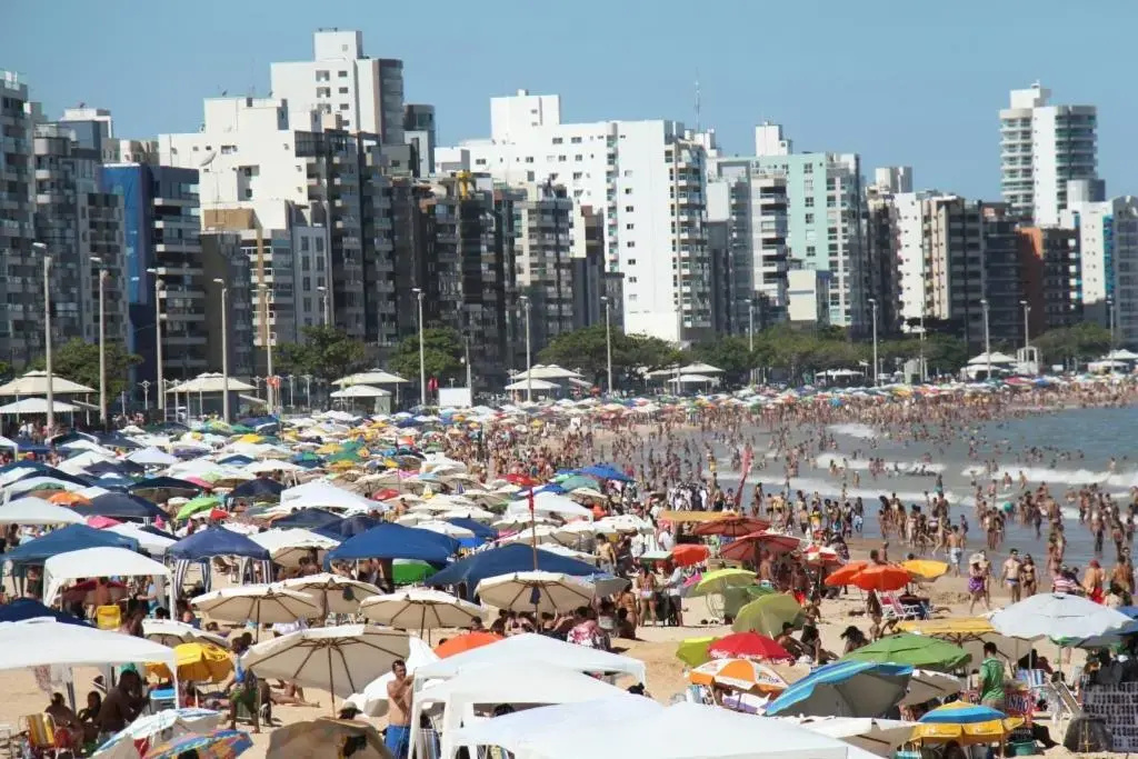 Edf Gil Nogueira - Praia Morro - Box 09 - Guarapari - FRENTE - SOL MANHA - PISCINA-SAUNA - 02 quartos - TVS Tela Plana - Wi-Fi - Varanda Gourmet - Tela de Proteção e Churrasqueira à gas - Dois elevadores - 01 GARAGEM - Portaria 24 horas - 50 Mts Praia